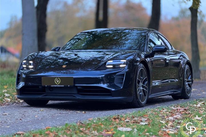 Sort Porsche Taycan fra 2022