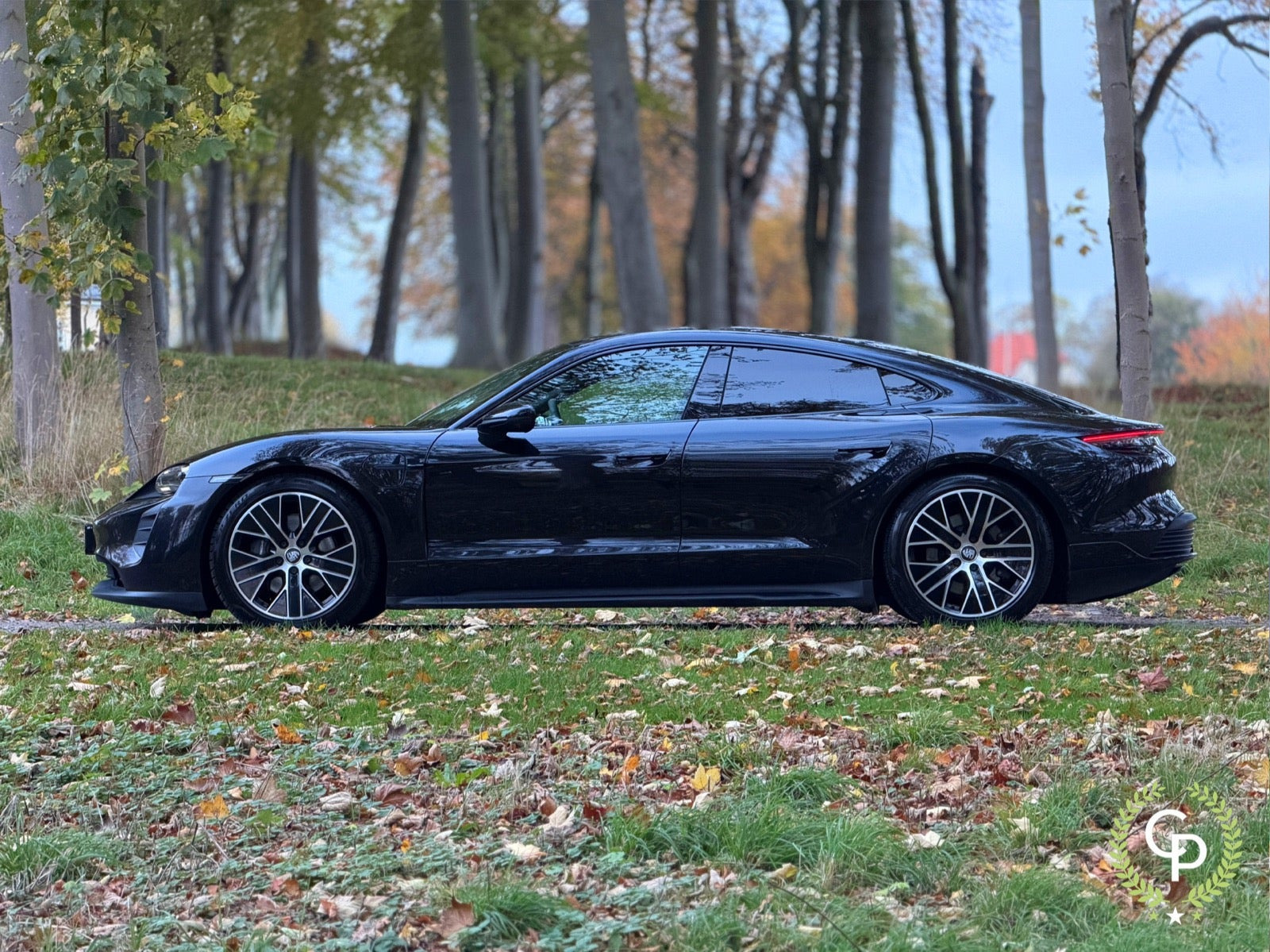 Sort Porsche Taycan fra 2022