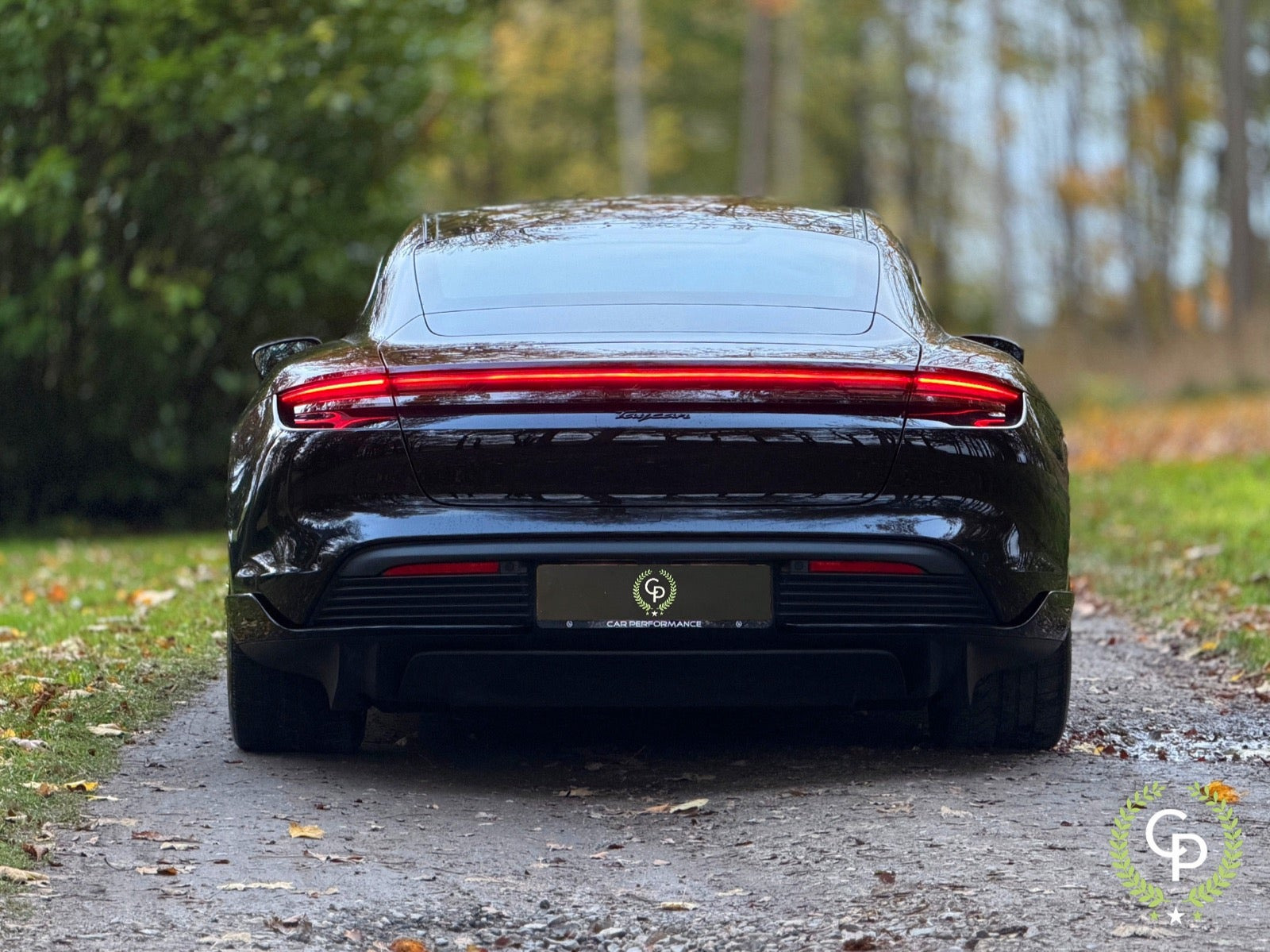 Sort Porsche Taycan fra 2022