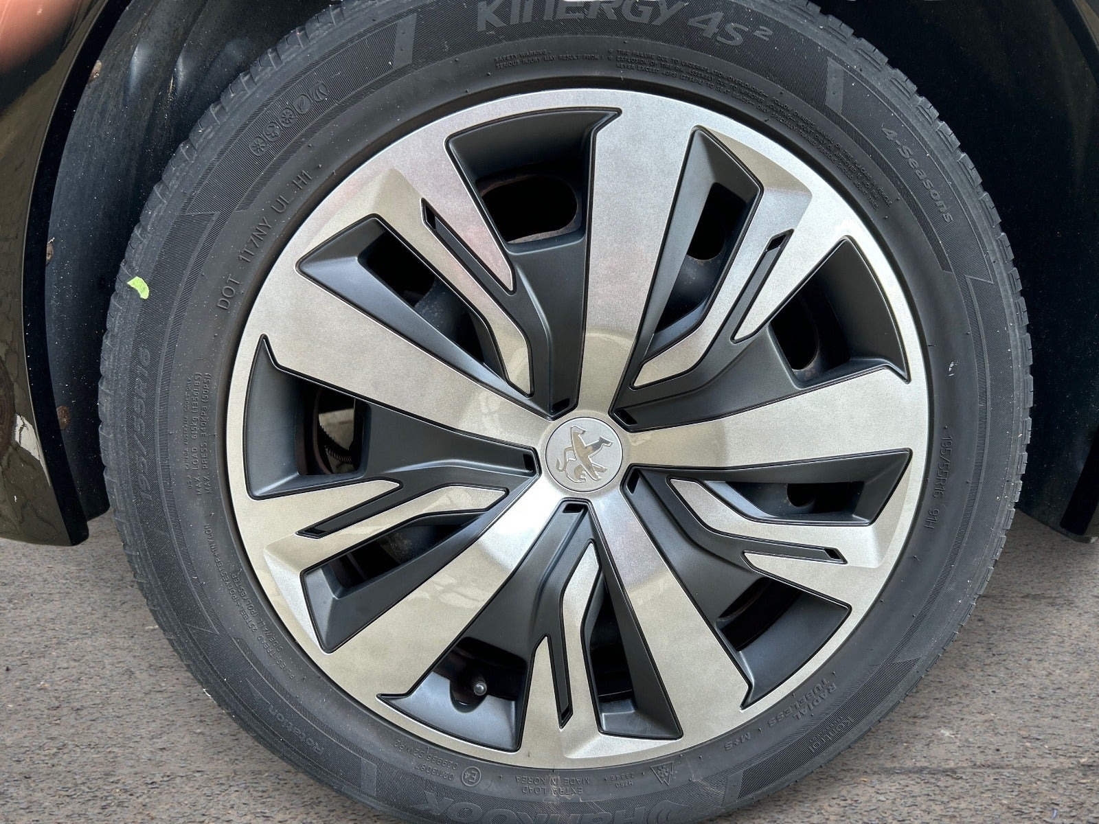 Sort Peugeot e-208 fra 2021