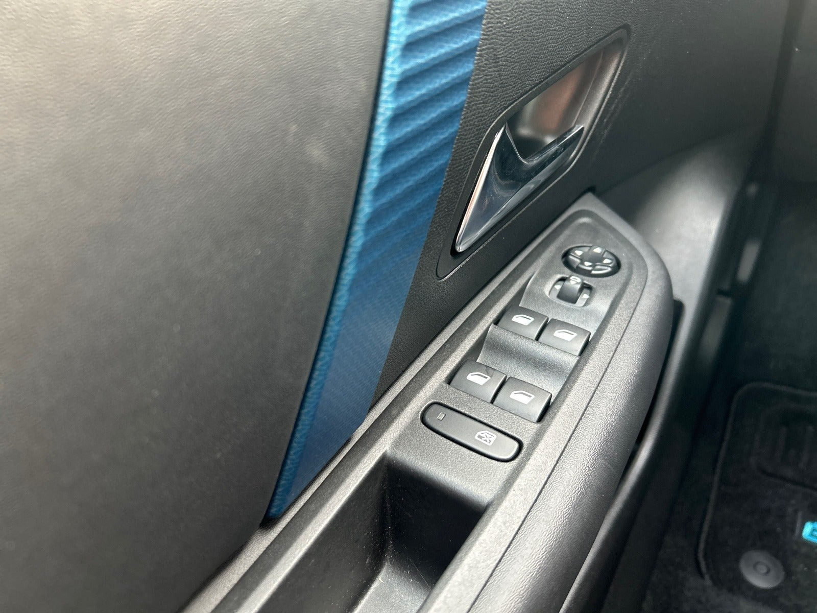 Grå Citroën ë-C4 X fra 2023