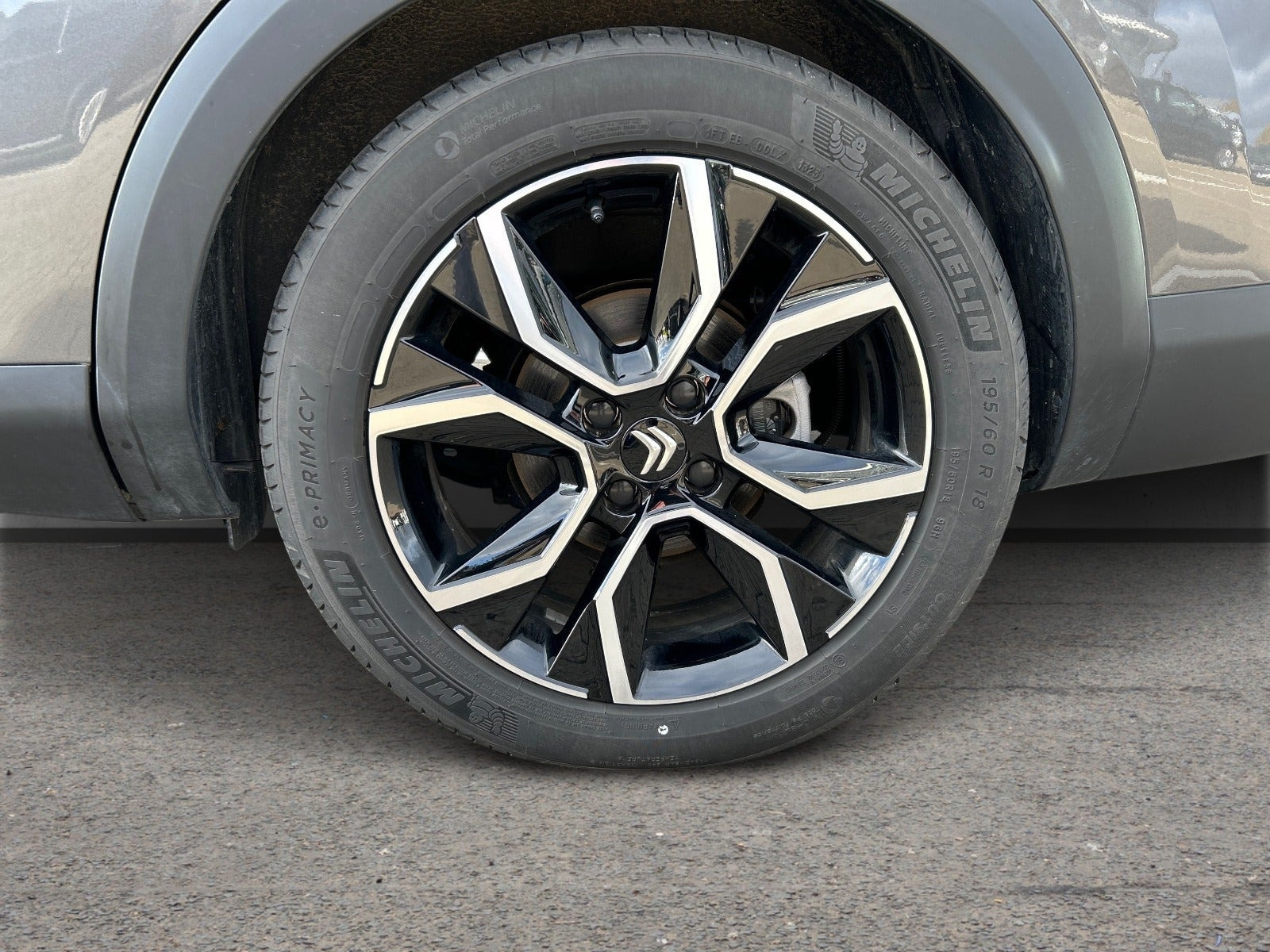 Grå Citroën ë-C4 X fra 2023