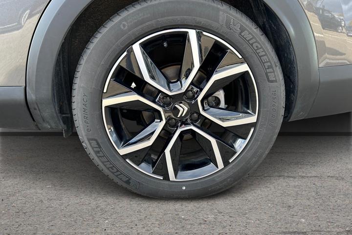 Grå Citroën ë-C4 X fra 2023