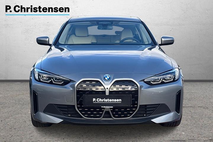 Grå BMW i4 fra 2022