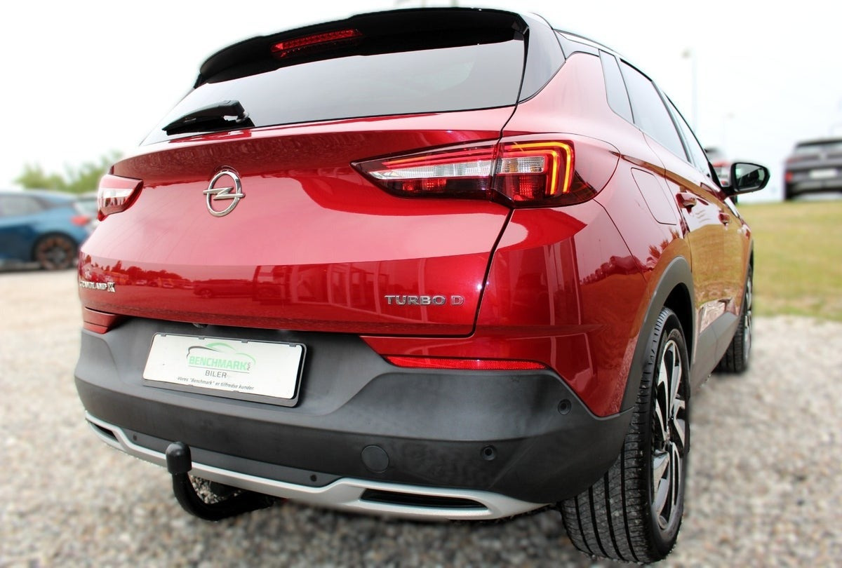 Rød Opel Grandland X fra 2019