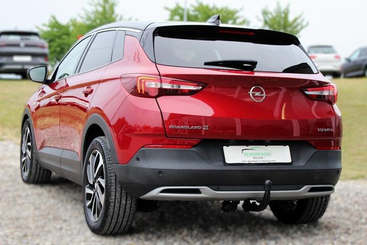 Rød Opel Grandland X fra 2019