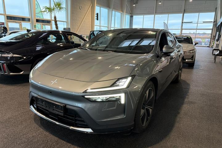 Grå Polestar 4 fra 2026