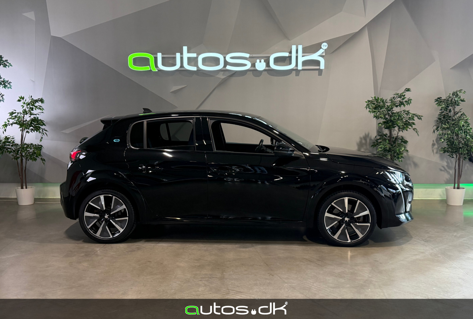 Sort Peugeot e-208 fra 2021