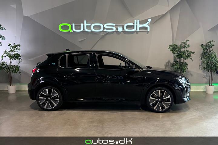 Sort Peugeot e-208 fra 2021