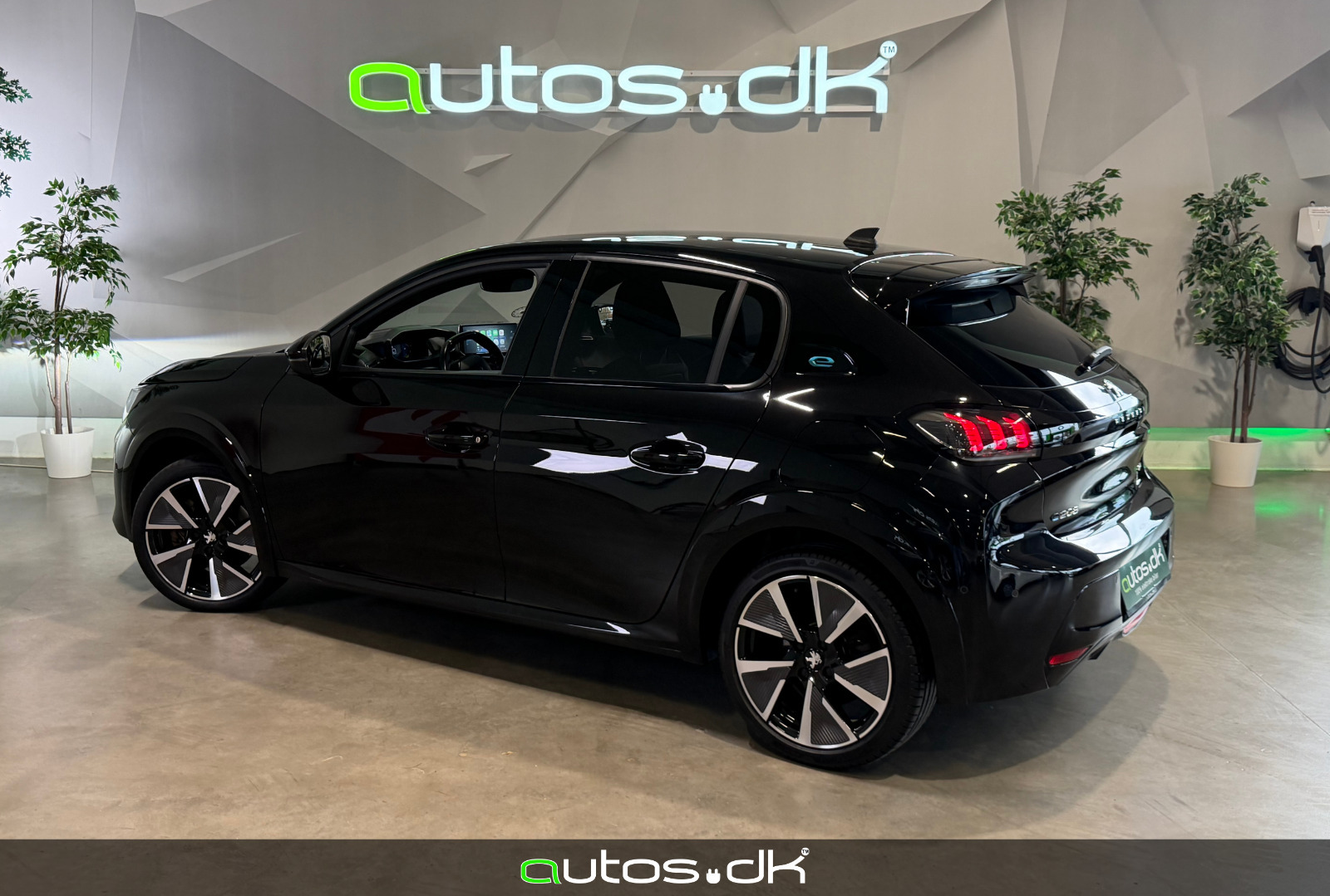 Sort Peugeot e-208 fra 2021