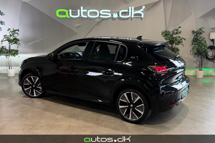 Sort Peugeot e-208 fra 2021