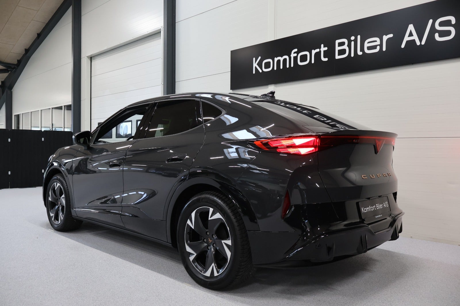 Grå Cupra Tavascan fra 2025