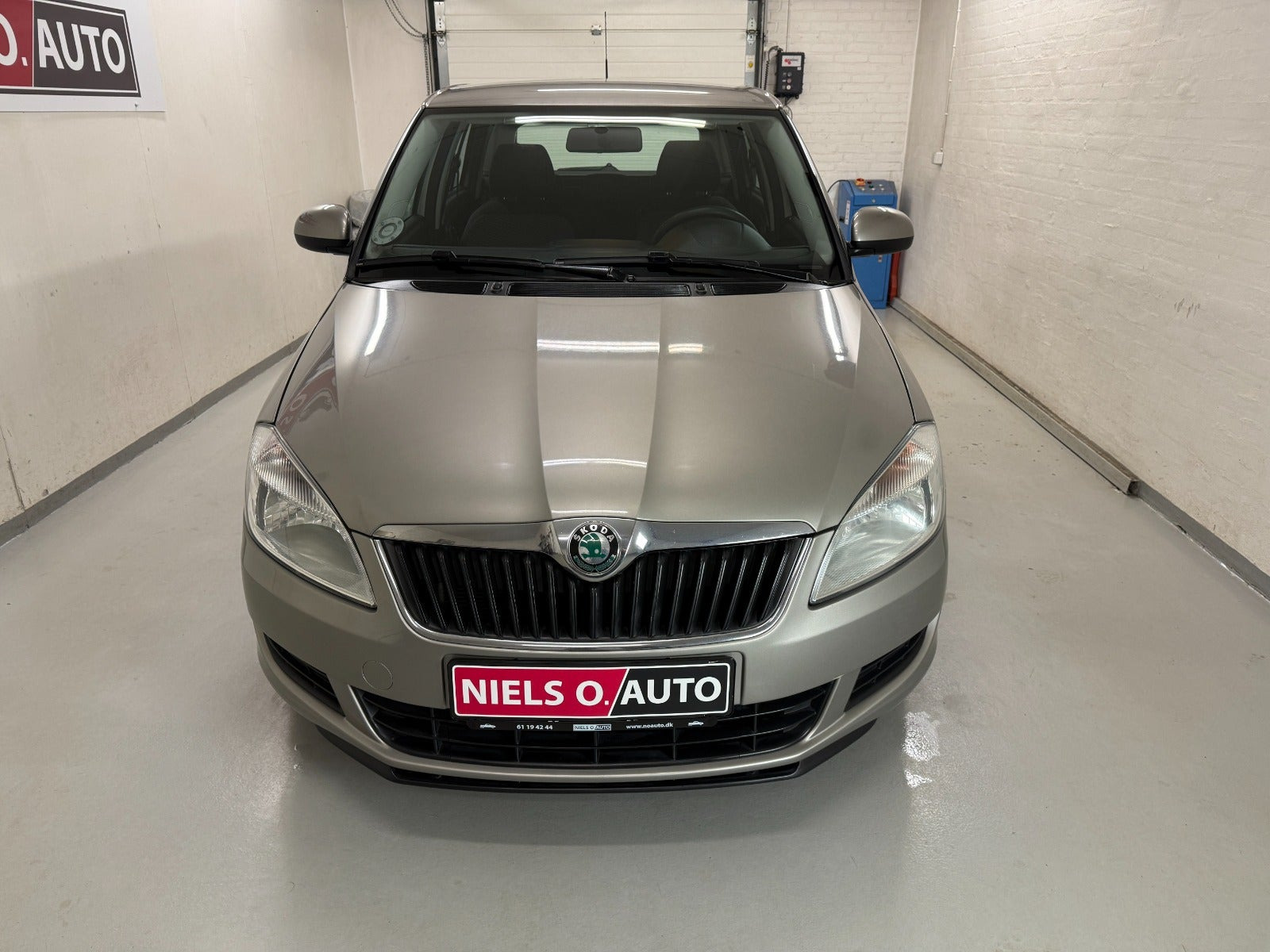 Grå Skoda Fabia fra 2010