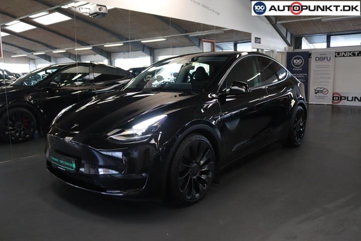 Sort Tesla Model Y fra 2023