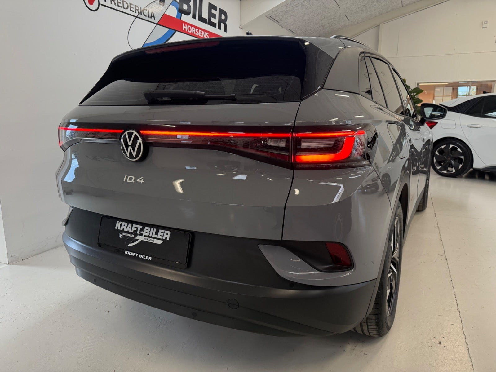 Grå VW ID.4 fra 2021
