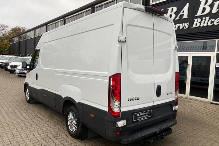 Hvid Iveco Daily fra 2023