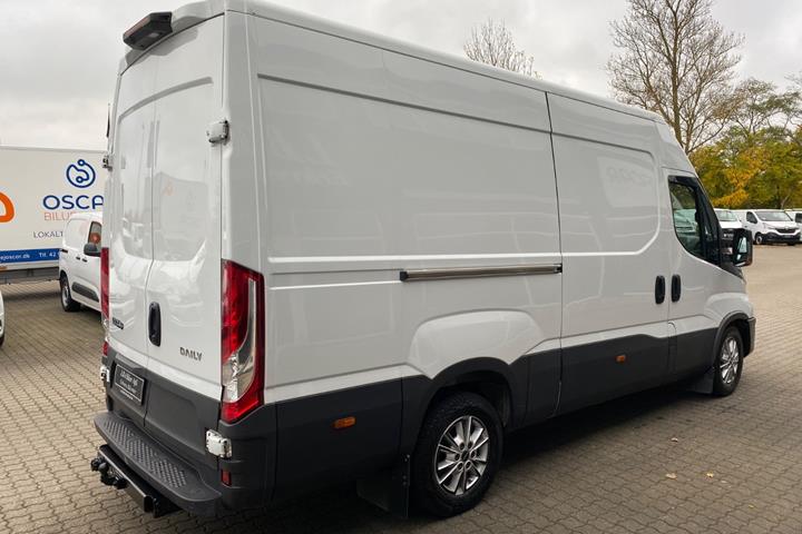 Hvid Iveco Daily fra 2023