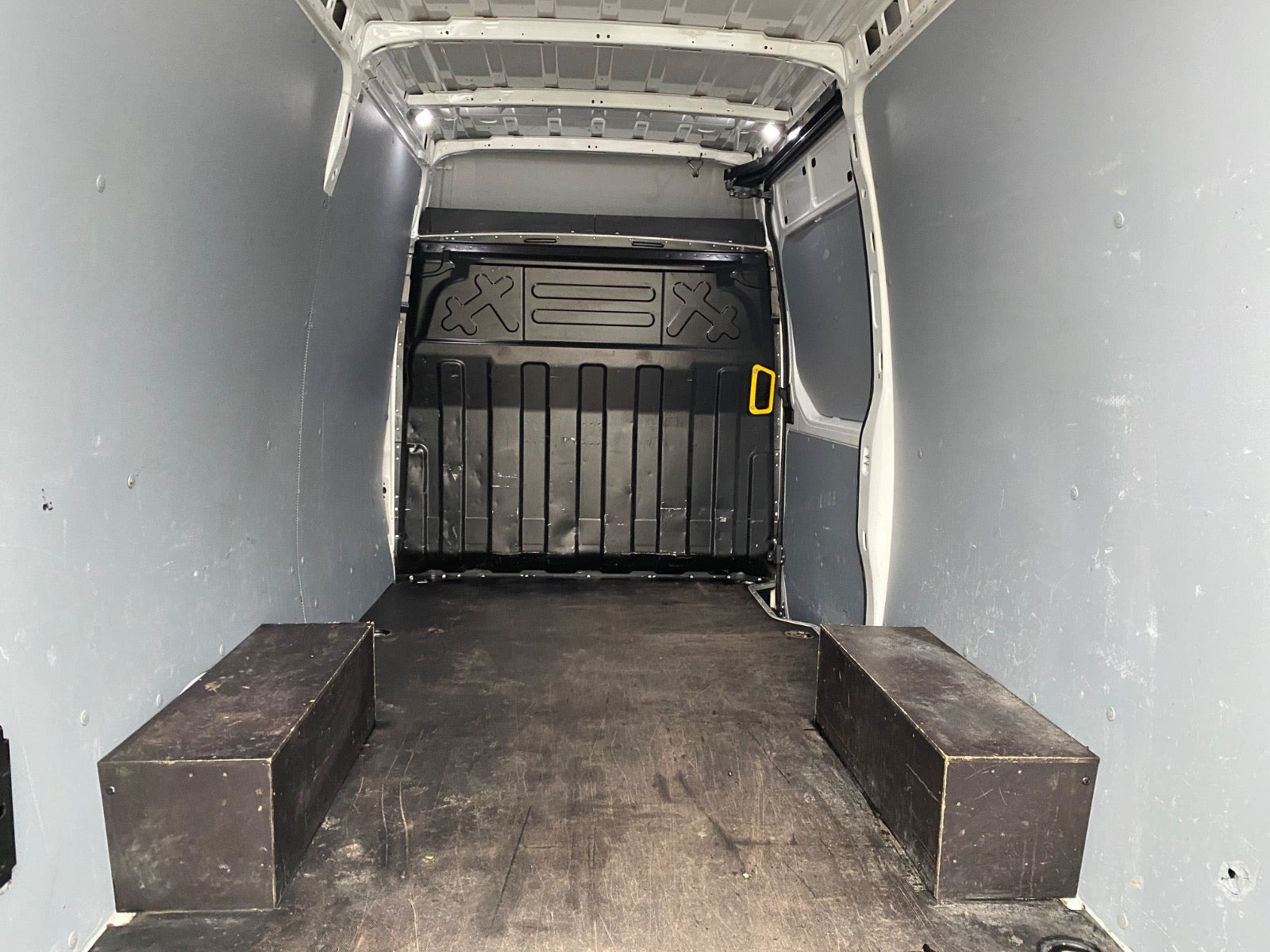 Hvid Iveco Daily fra 2023