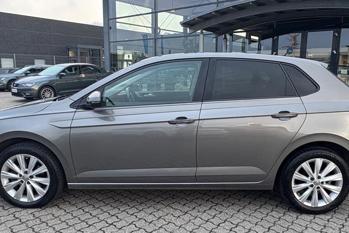 Grå VW Polo fra 2020