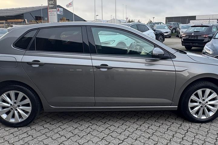 Grå VW Polo fra 2020