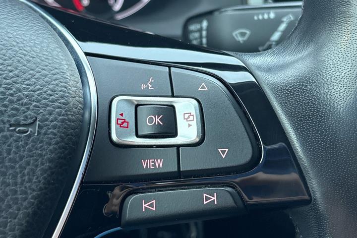 Grå VW Polo fra 2020
