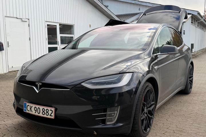 Sort Tesla Model X fra 2019