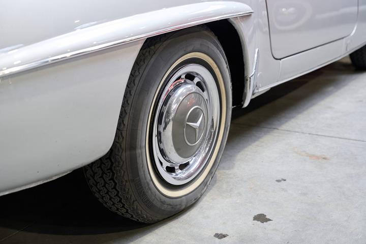 Hvid Mercedes 190 SL fra 1962