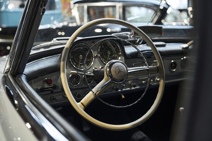 Hvid Mercedes 190 SL fra 1962