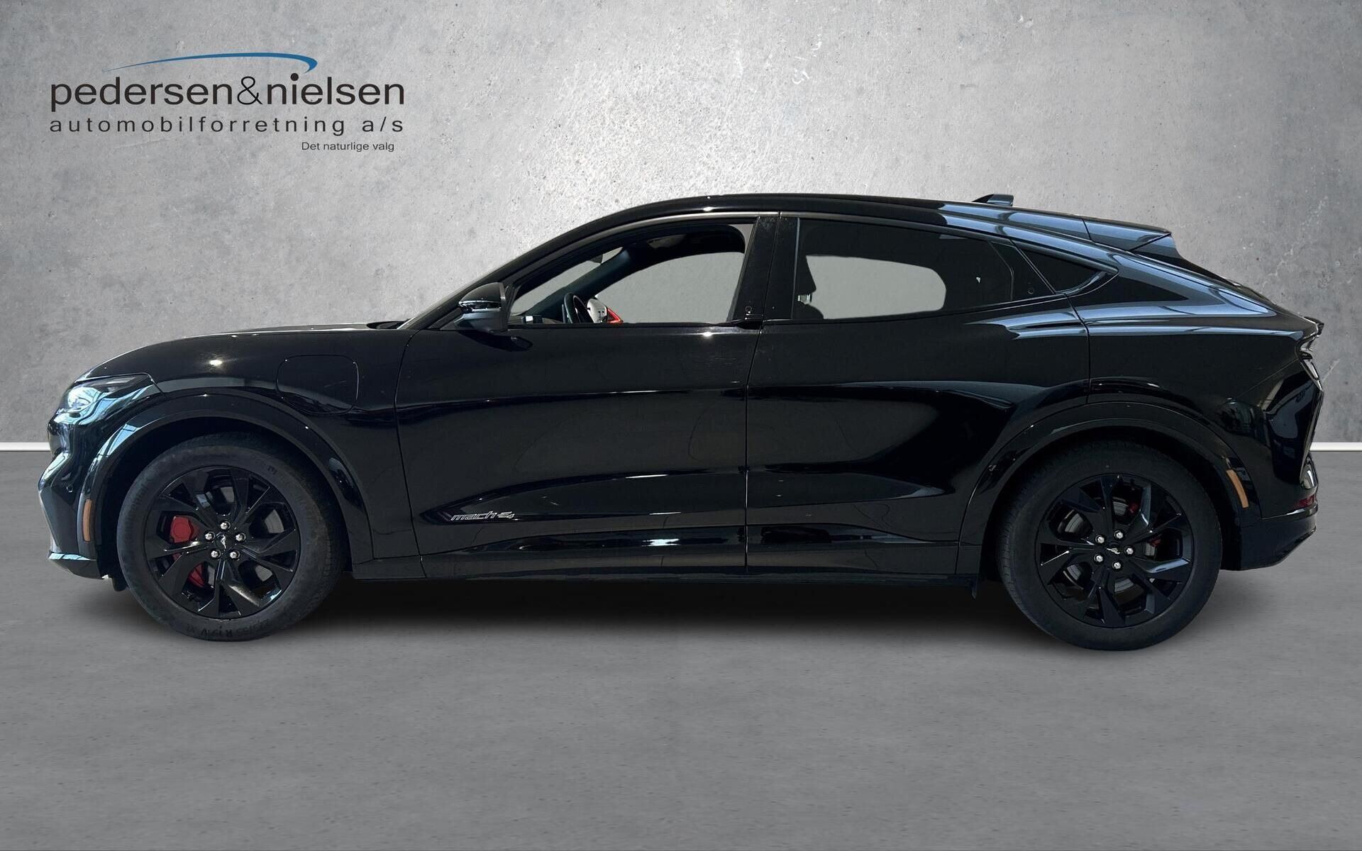 Sort Ford Mustang Mach-E fra 2023