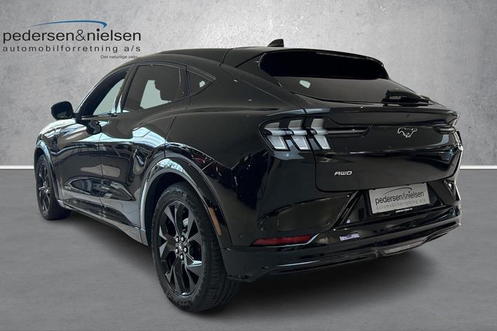 Sort Ford Mustang Mach-E fra 2023