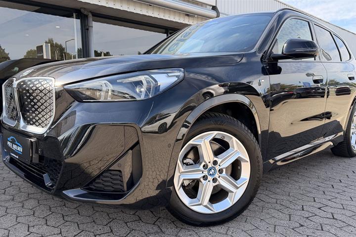 Sort BMW iX1 fra 2025