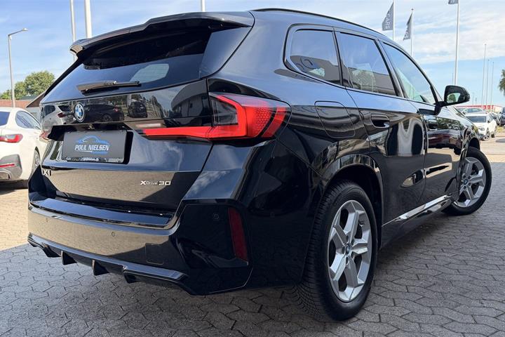 Sort BMW iX1 fra 2025