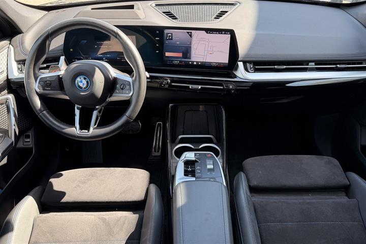 Sort BMW iX1 fra 2025