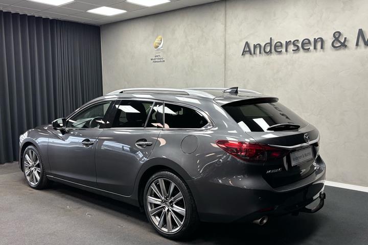 Grå Mazda 6 fra 2019
