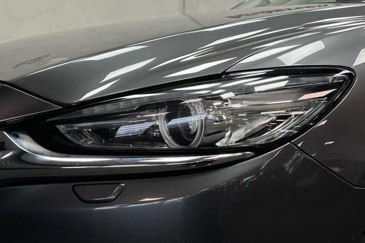 Grå Mazda 6 fra 2019
