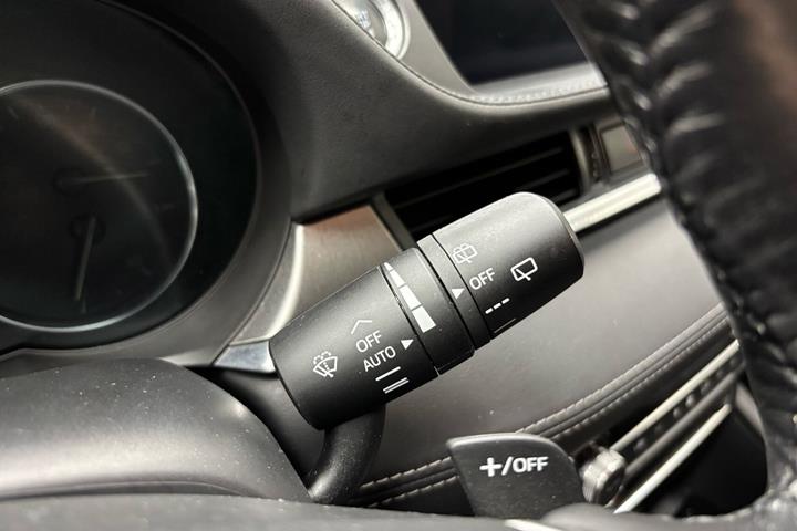 Grå Mazda 6 fra 2019
