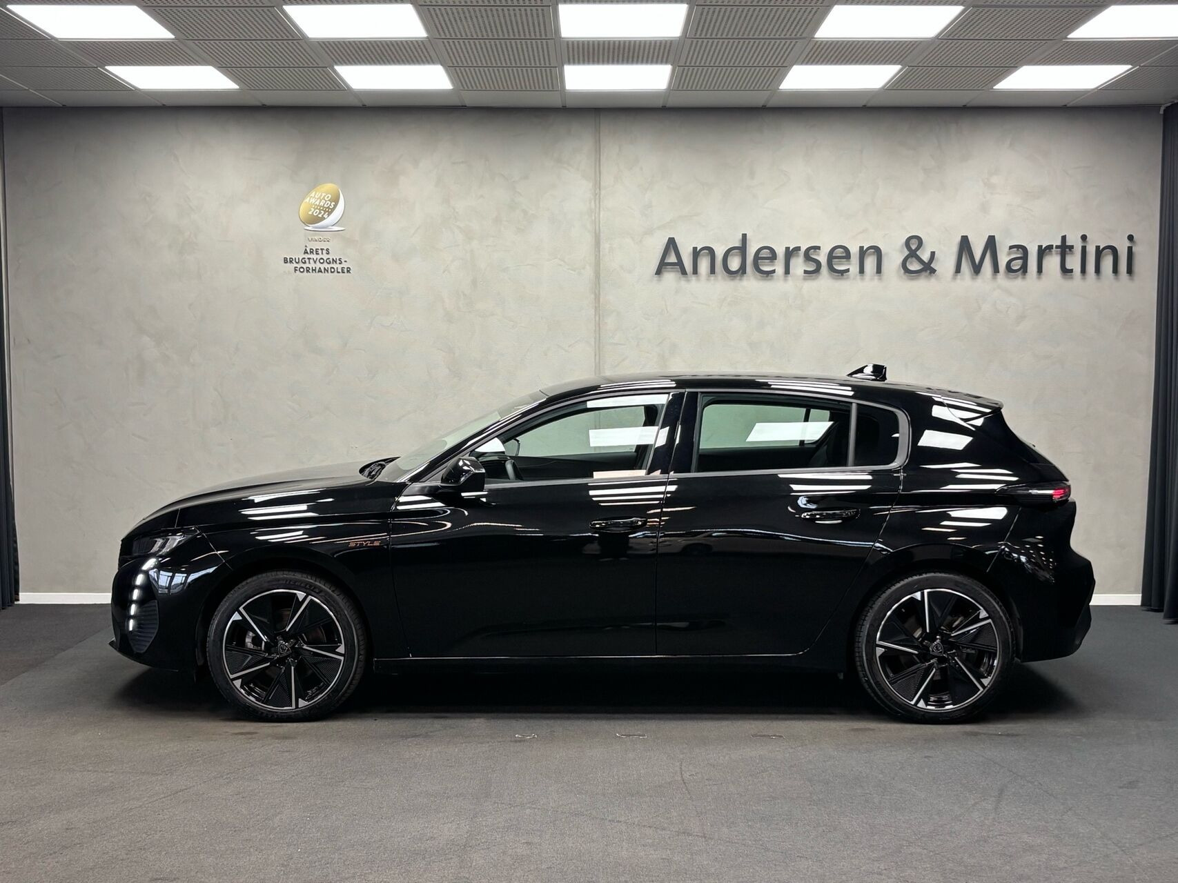 Sort Peugeot E-308 fra 2025