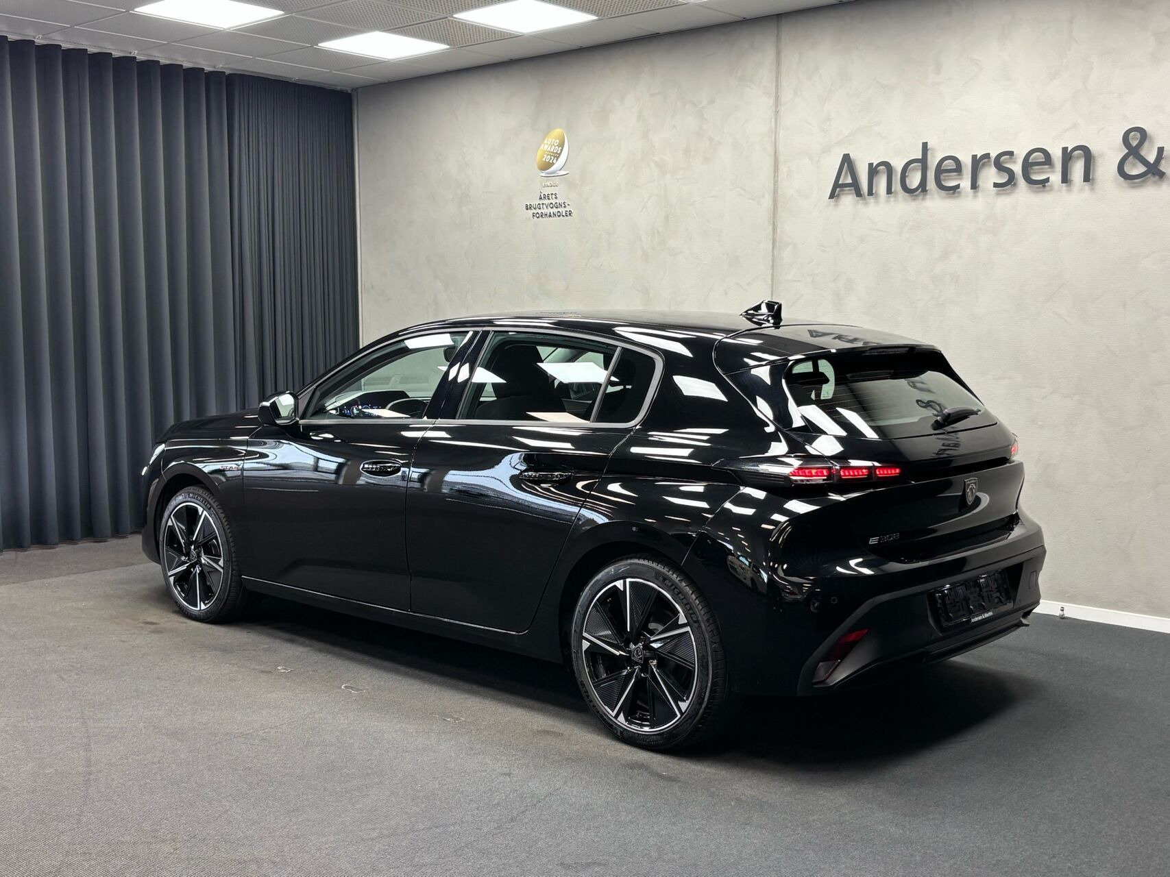 Sort Peugeot E-308 fra 2025