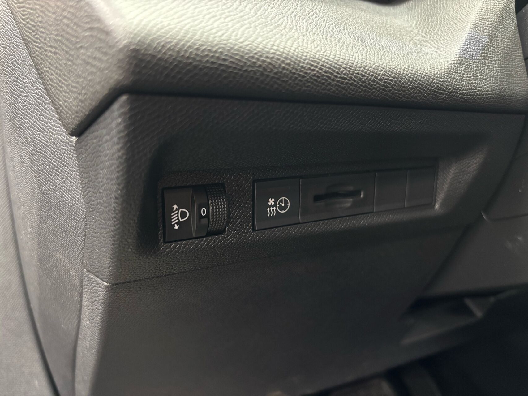 Sort Peugeot E-308 fra 2025