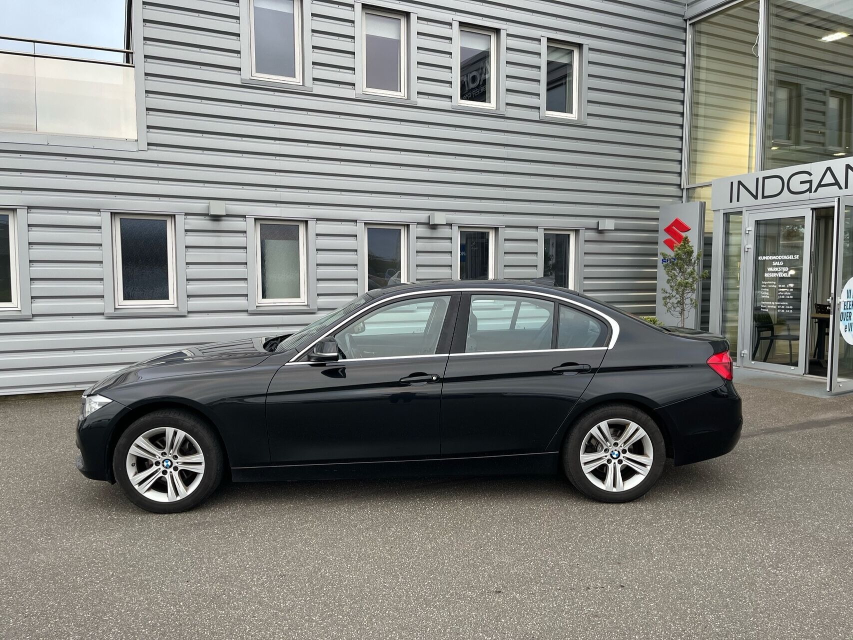 Sort BMW 320d fra 2018