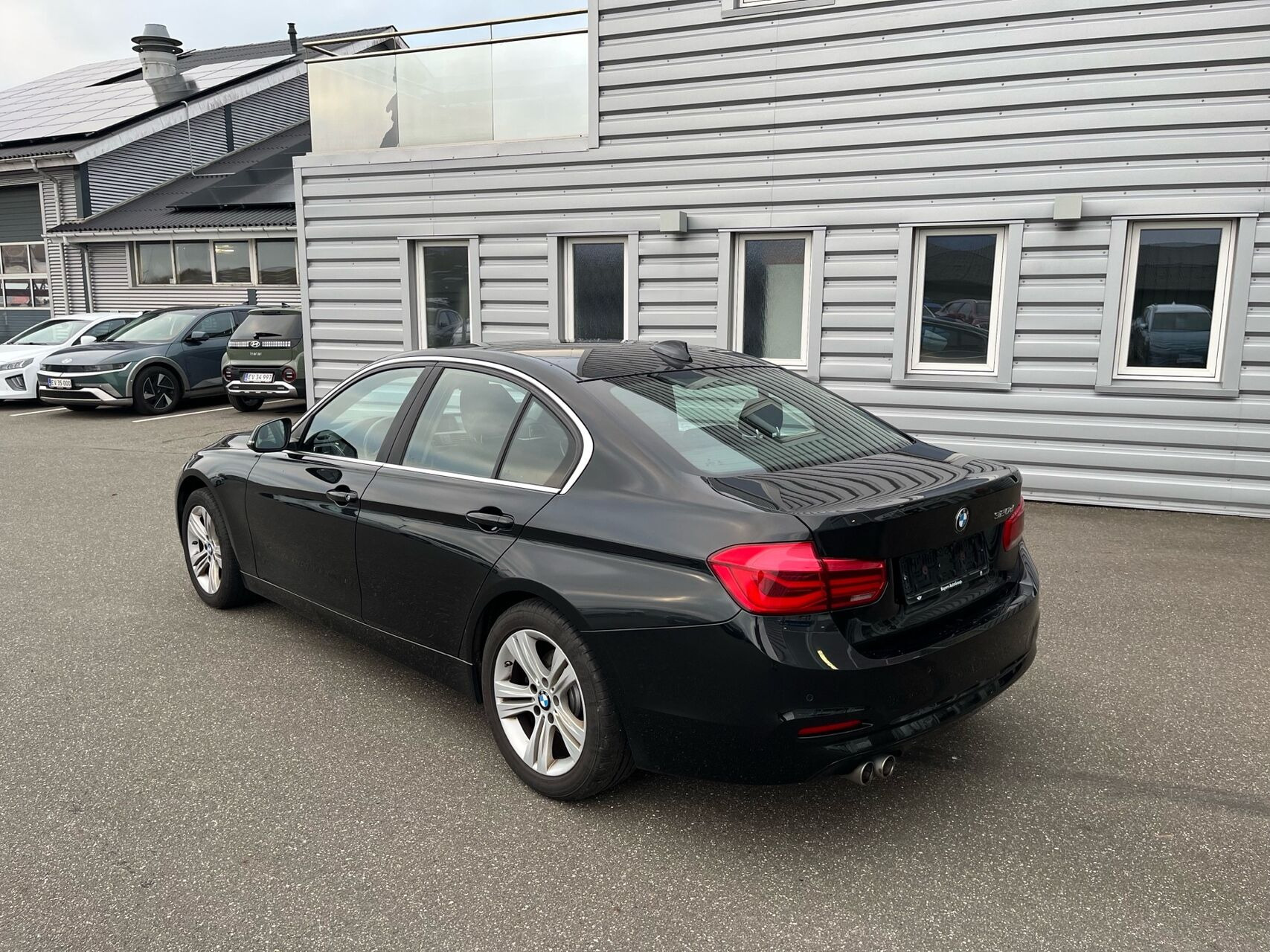 Sort BMW 320d fra 2018