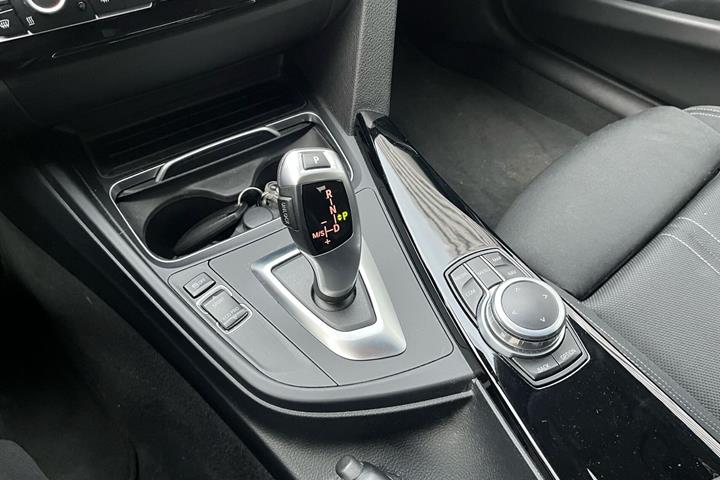 Sort BMW 320d fra 2018