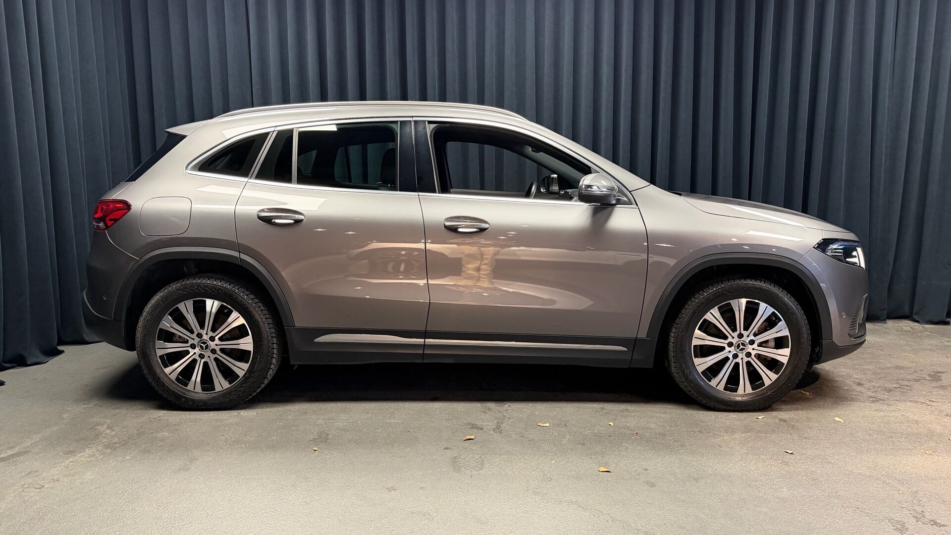 Grå Mercedes EQA250 fra 2023