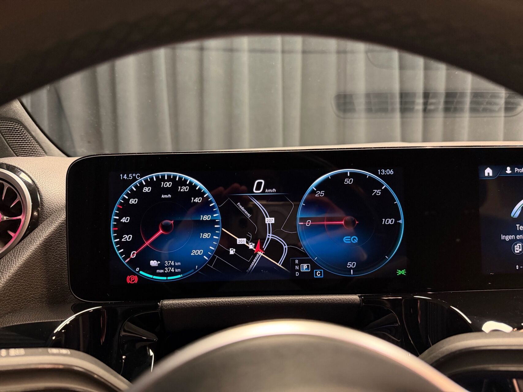 Grå Mercedes EQA250 fra 2023