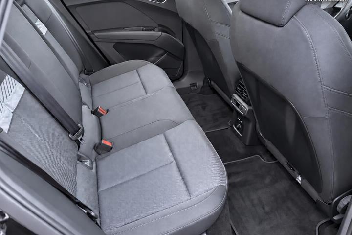 Sort Audi Q4 fra 2025
