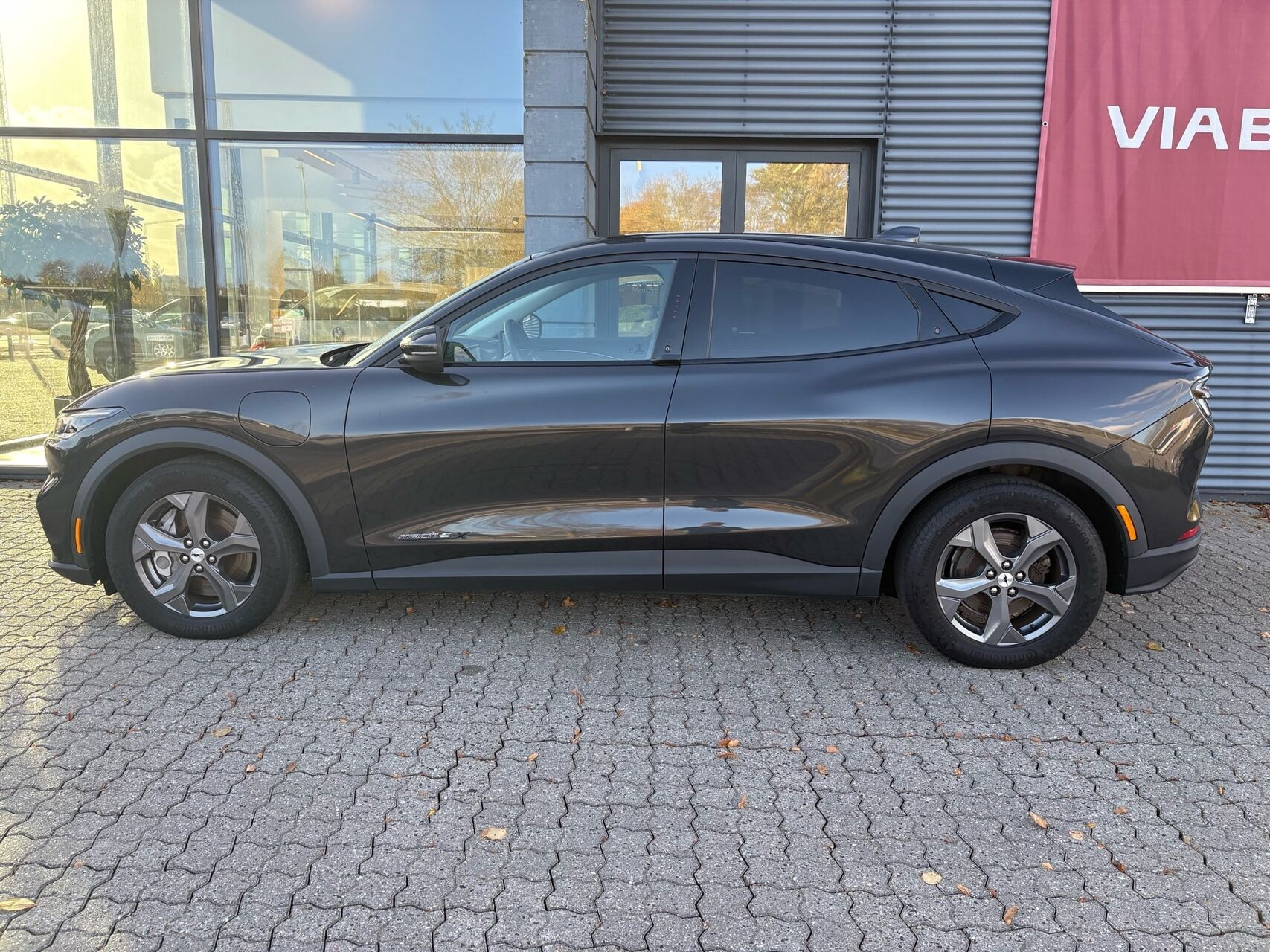 Grå Ford Mustang Mach-E fra 2022