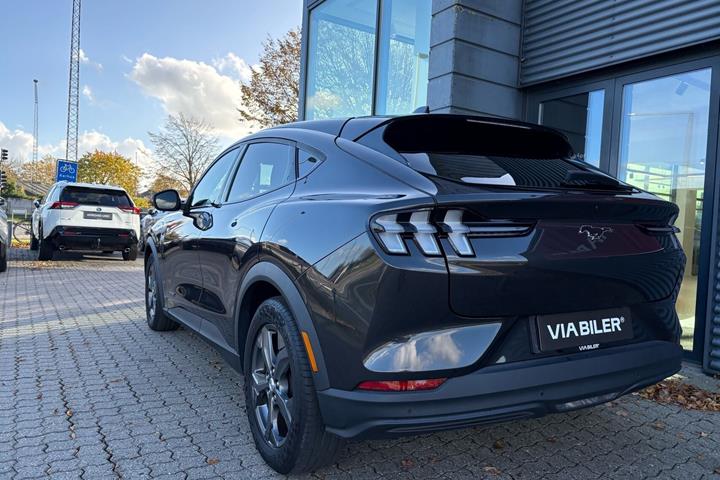 Grå Ford Mustang Mach-E fra 2022