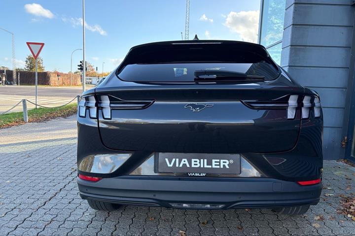 Grå Ford Mustang Mach-E fra 2022