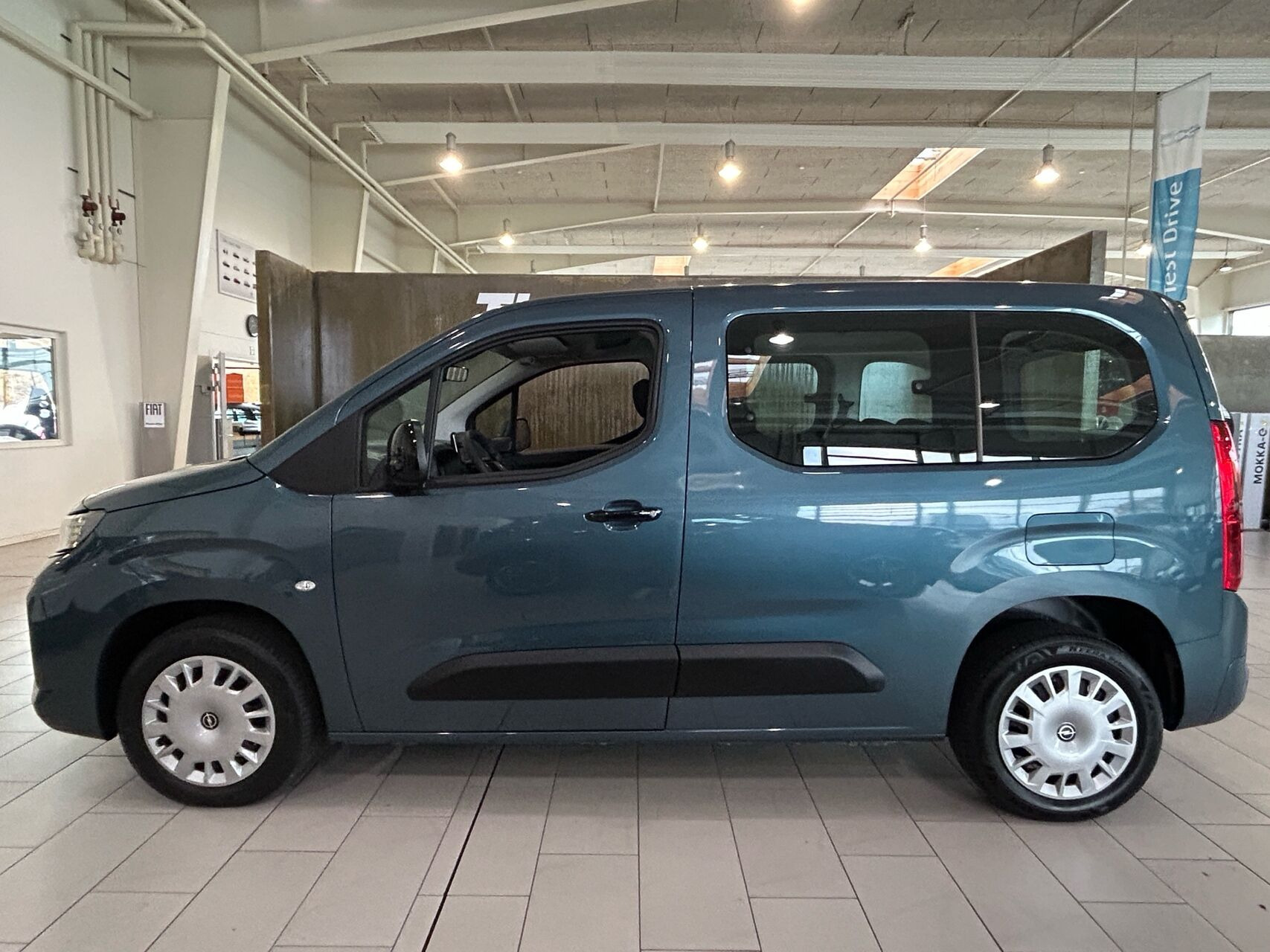 Grøn Opel Combo-e Life fra 2025