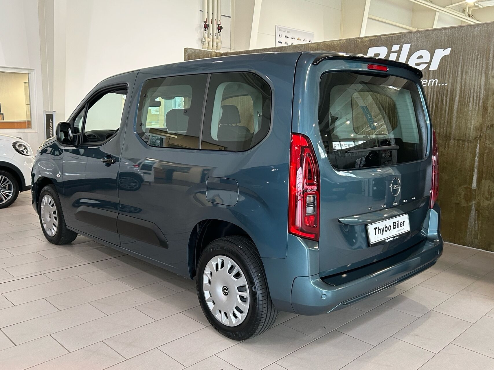Grøn Opel Combo-e Life fra 2025